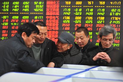 Chinese investors discuss the stock market