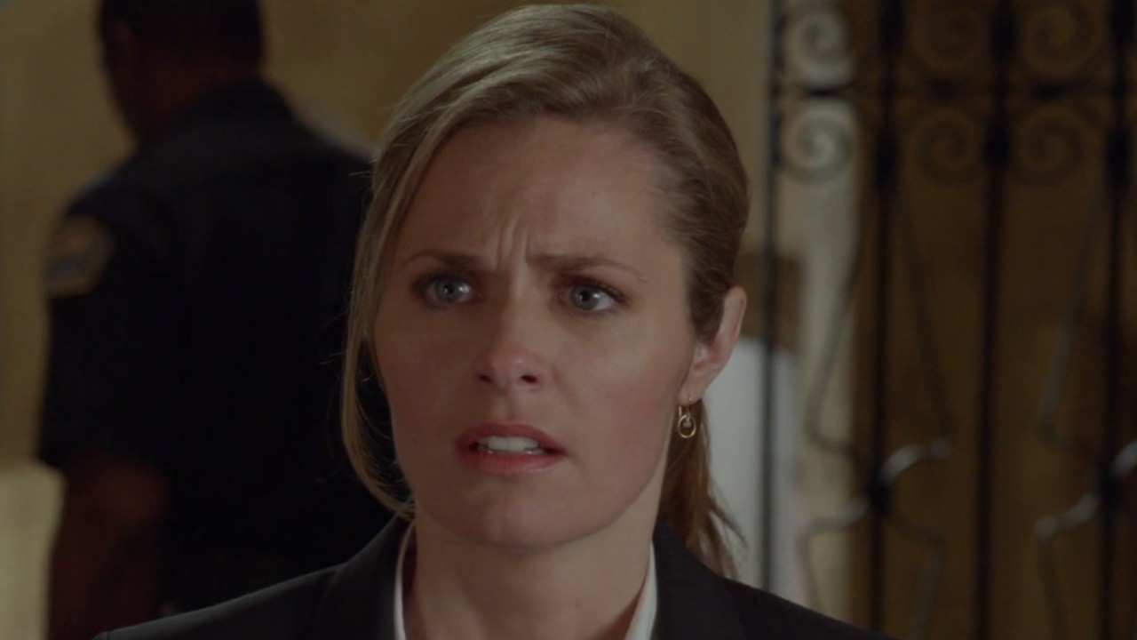 Jules looking worried on Psych.