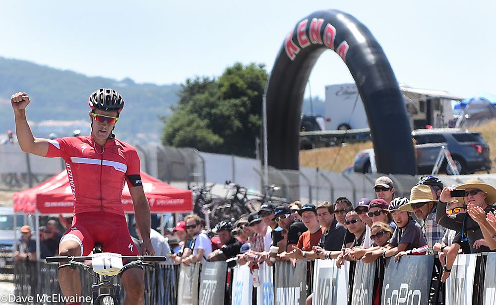 Sam Gaze (Specialized) finishing just behind the leaders