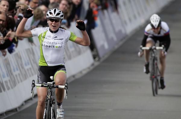 Annamiek Van Vleuten (Nederland Bloeit) won over Russian Tatiana Antoshina (Gauss)