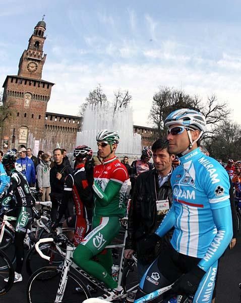 Alessandro Petacchi (Milram) is well wrapped up at the start.