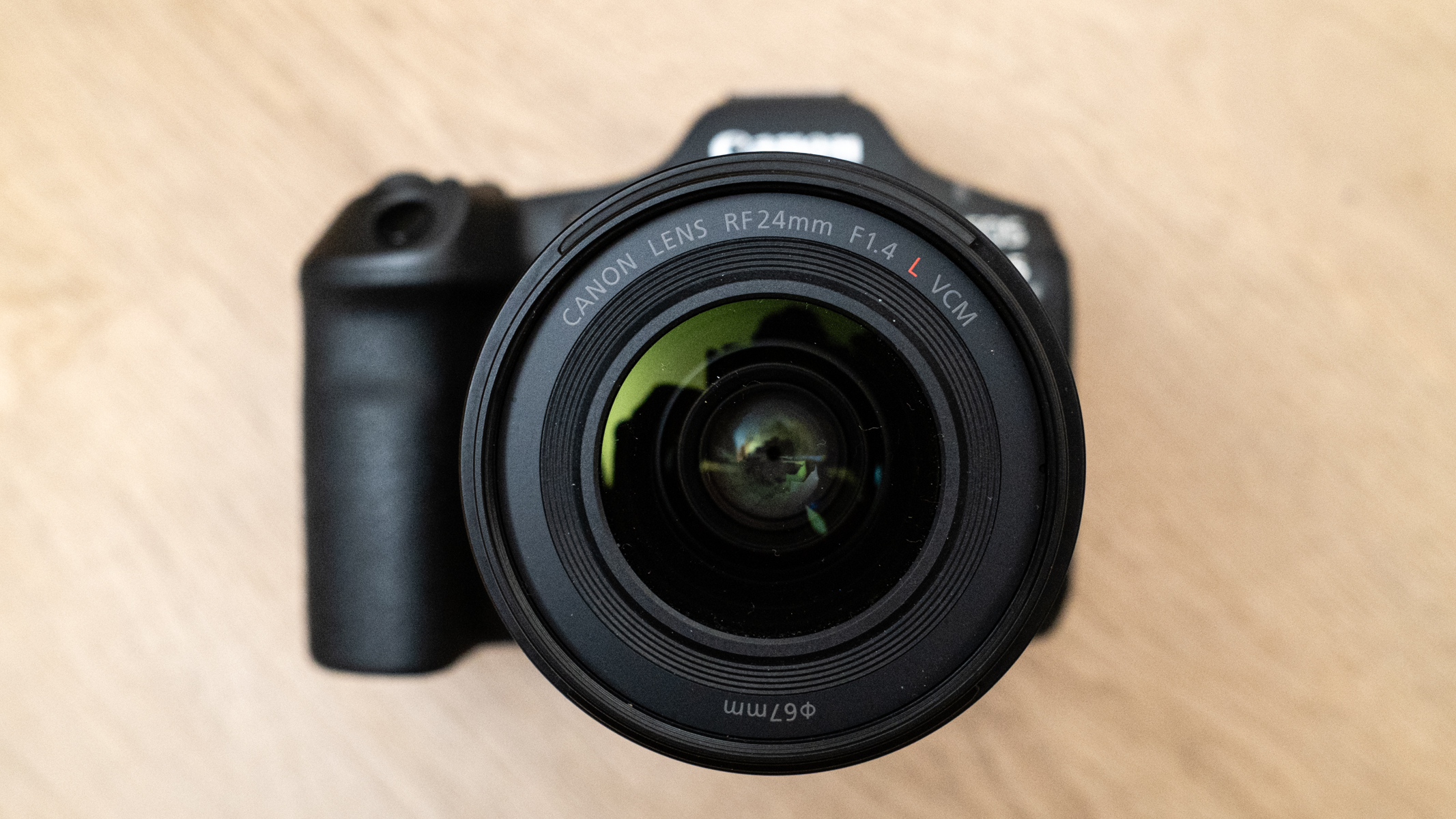Canon RF 24mm f/1.4L VCM front lens element