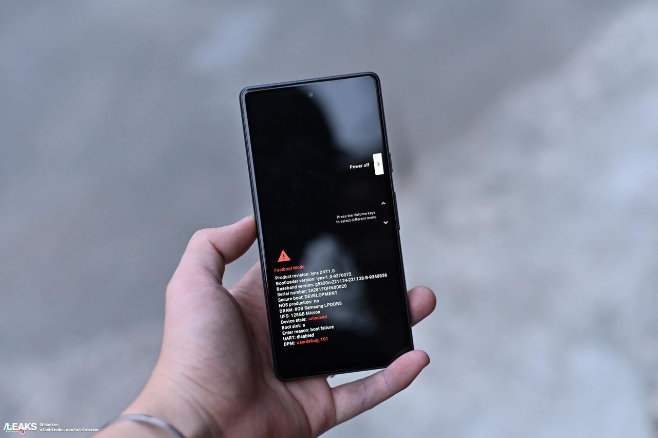 Google Pixel 7a screen