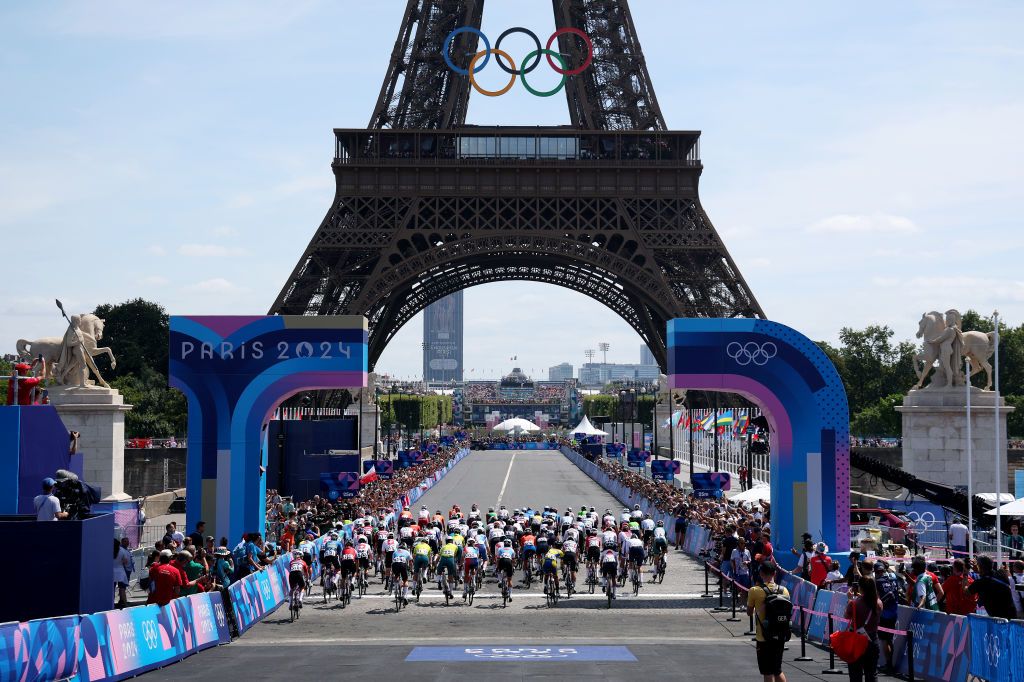 PARIS FRANCE AUGUST 04 A general view of the peloton with the Eiffel Tower in the background prior to the Womens Road Race on day nine of the Olympic Games Paris 2024 at Trocadero on August 04 2024 in Paris France Photo by Jared C TiltonGetty Images