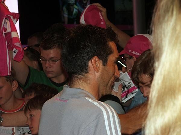 Guerini faces the mob.