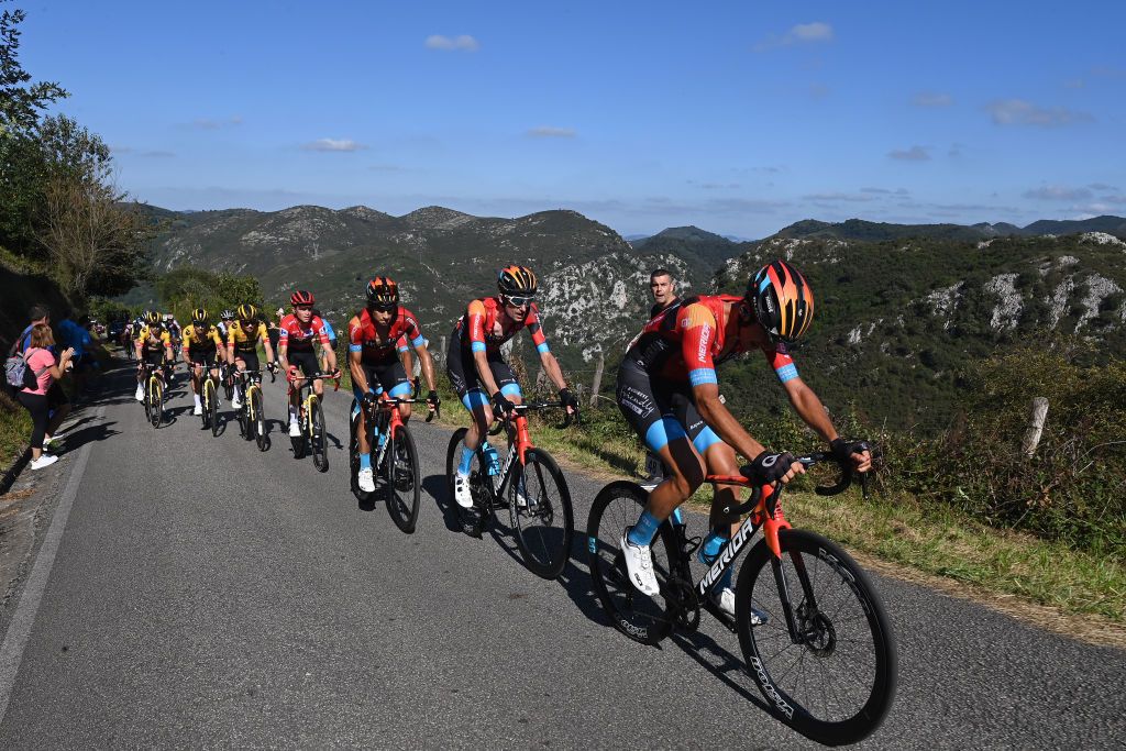 LACRUZDELINARES SPAIN SEPTEMBER 14 A general view of Antonio Tiberi of Italy Mikel Landa of Spain Wout Poels of The Netherlands Santiago Buitrago Sanchez of Colombia and Team Bahrain Victorious Sepp Kuss of The United States Red Leader Jersey Primo Roglic of Slovenia Jonas Vingegaard of Denmark Jan Tratnik of Slovenia and Team JumboVisma compete climbing to the Puerto de la Cruz de Linares 840m while fans cheers during the 78th Tour of Spain 2023 Stage 18 a 1789km stage from Pola de Allande to La Cruz de Linares 840m UCIWT on September 14 2023 in La Cruz de Linares Spain Photo by Tim de WaeleGetty Images