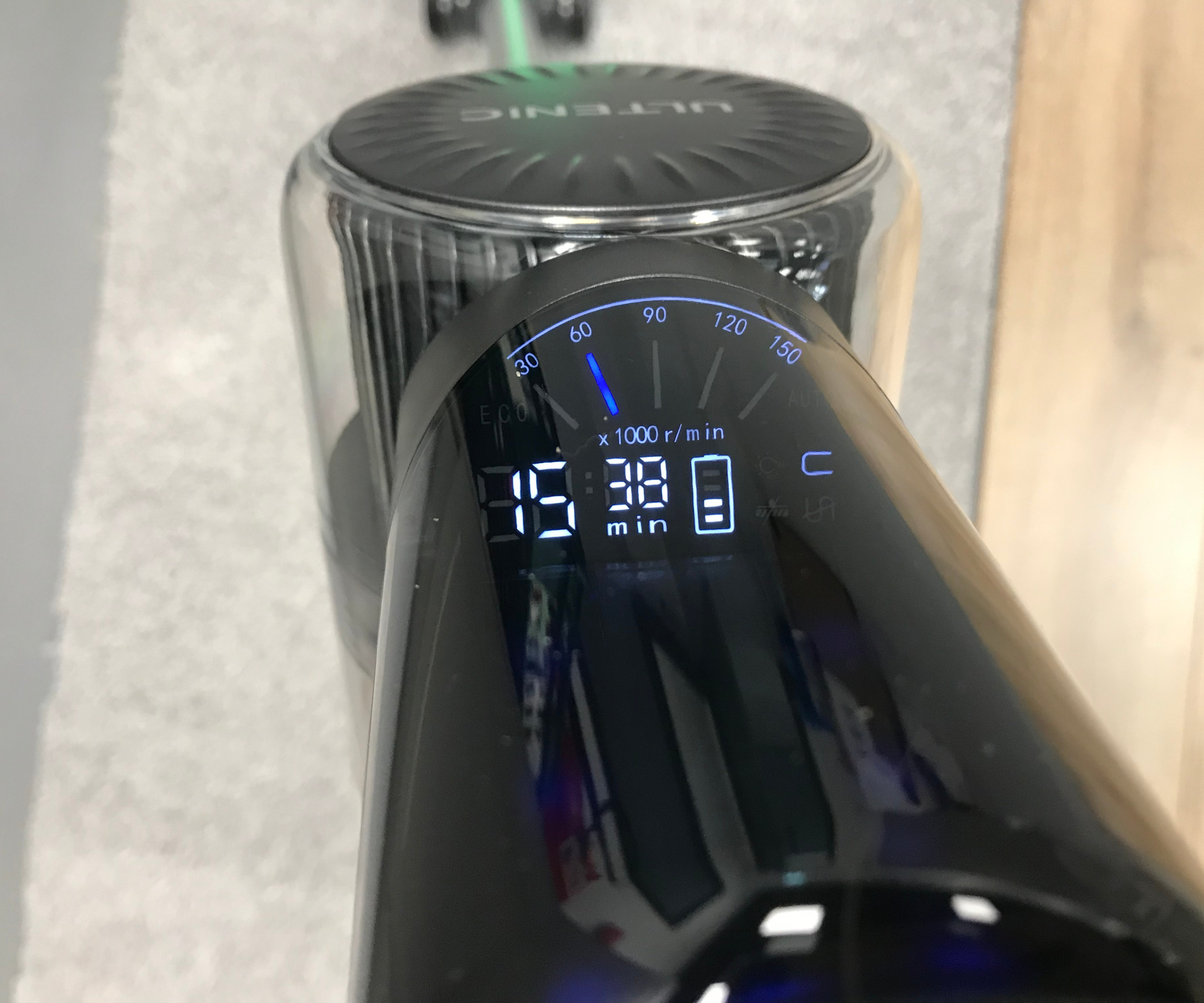 The cordless dashboard of the Ultenic U12 Vesla cordless vacuum cleaner