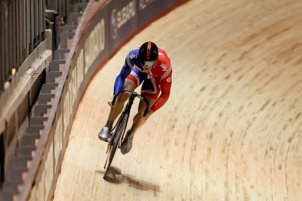 Jason Kenny (Britain) powers off the bank.
