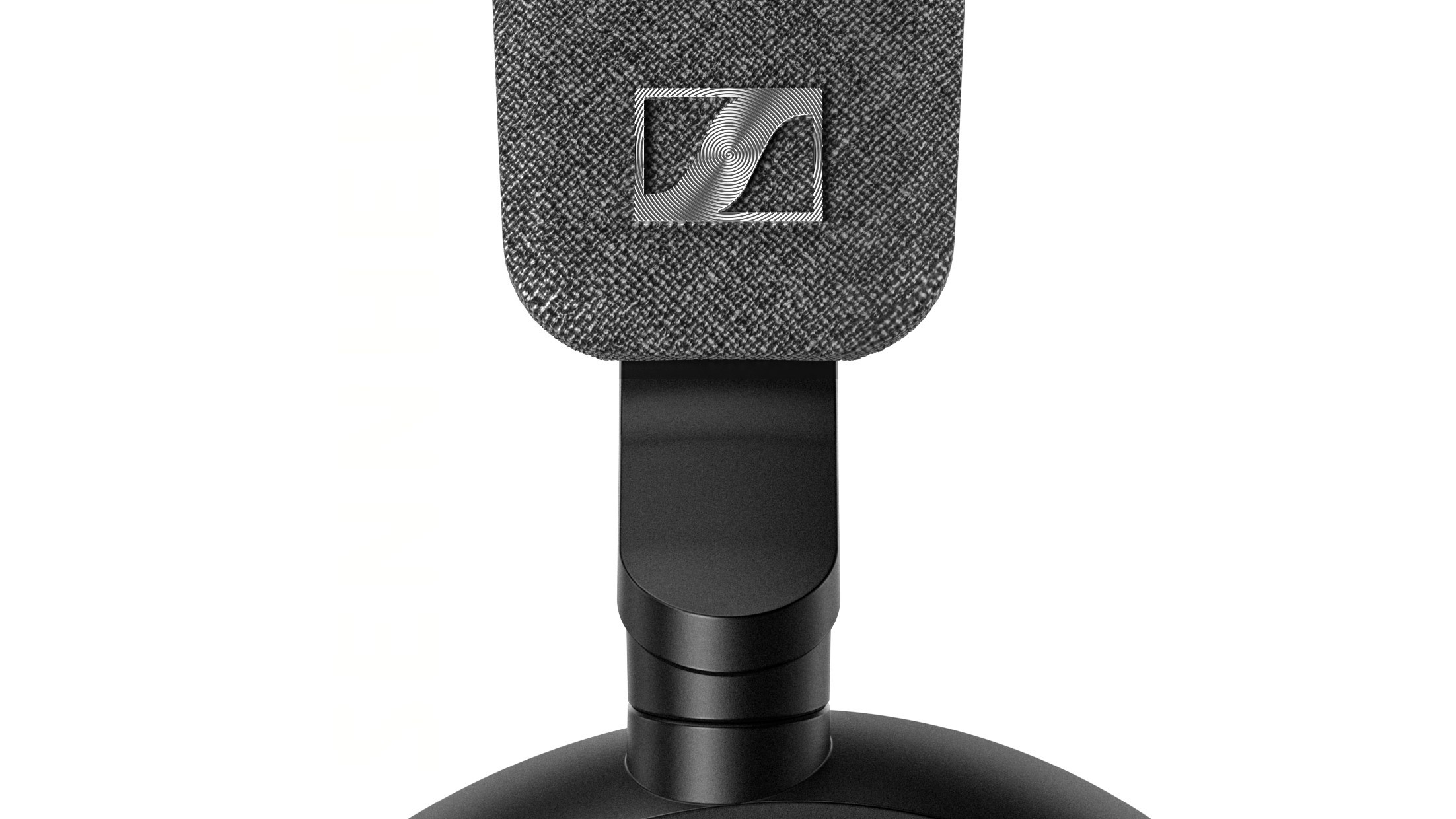 Sennheiser MOMENTUM 4 - et nærbillede af noget af hovedbøjlen med Sennheiser-logo