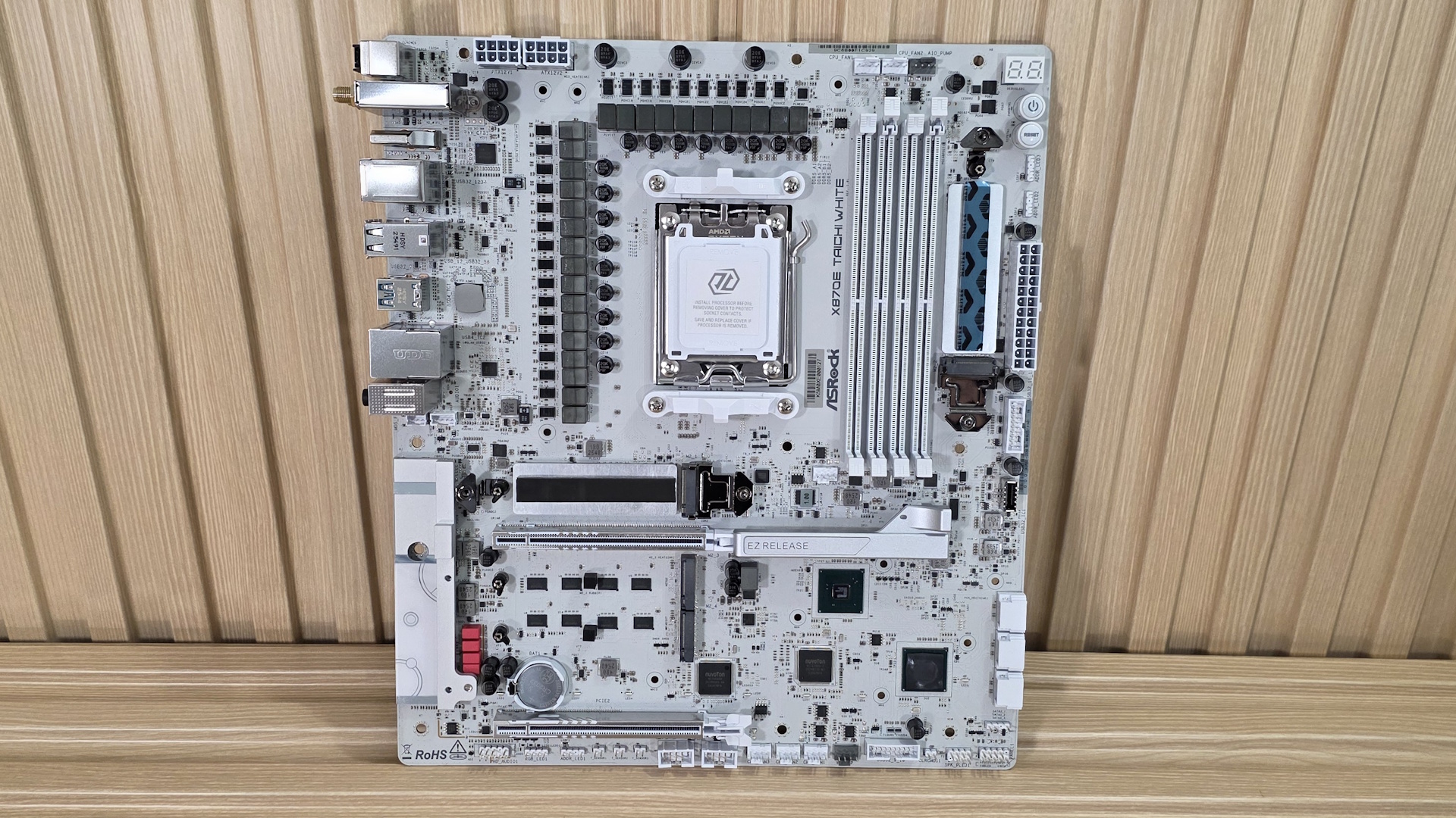 ASRock X870E Taichi White - Board images