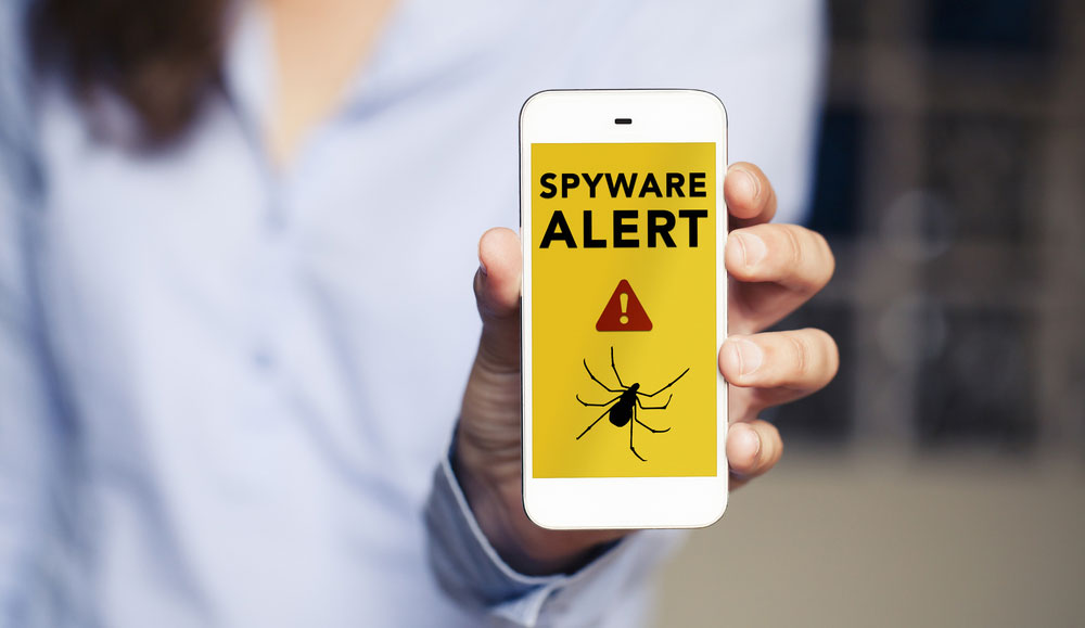 Une alerte de logiciel espion s'affiche sur un smartphone.