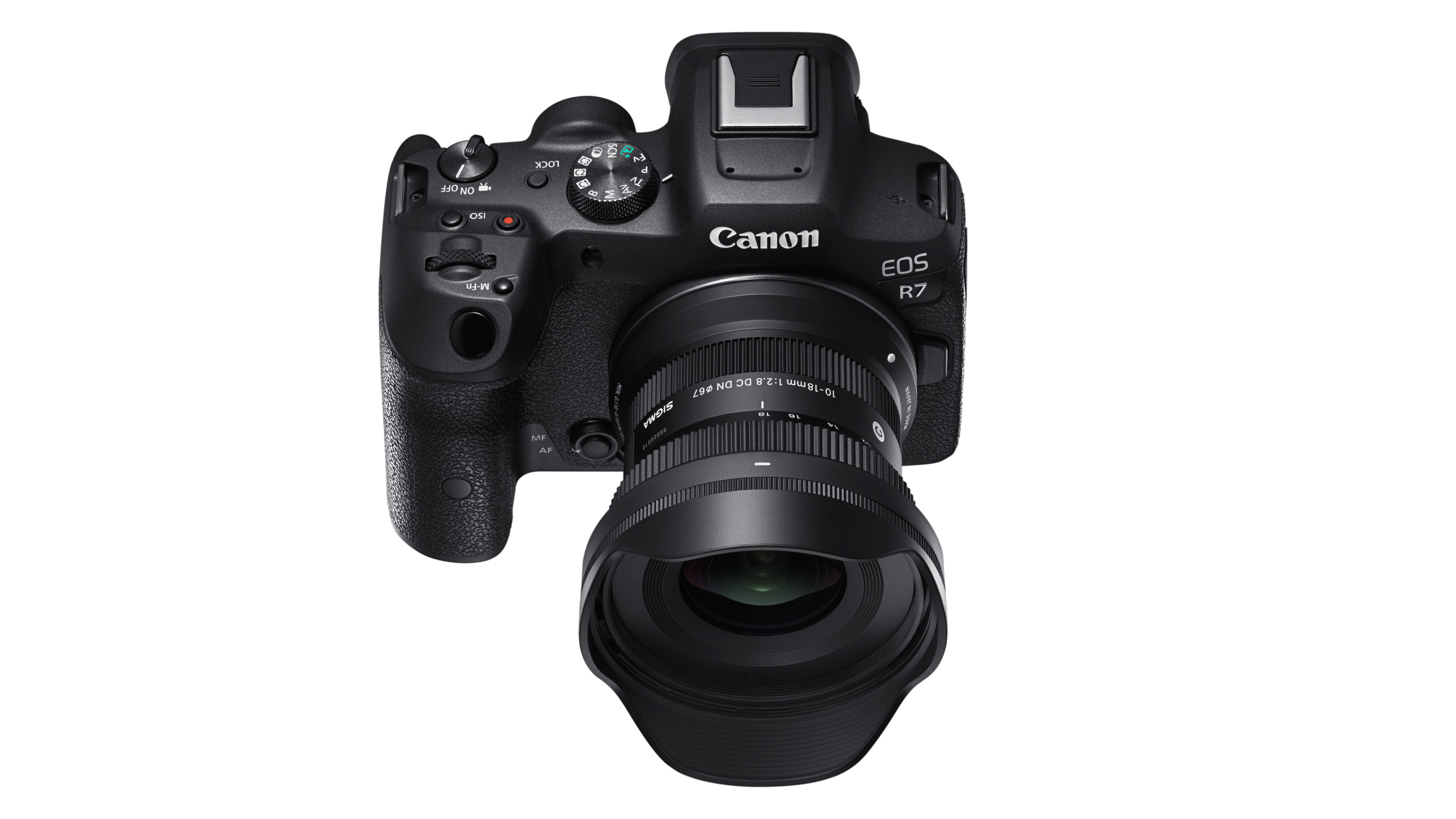 Lente Sigma 10-18 mm F2.8 DC DN en una Canon EOS R7