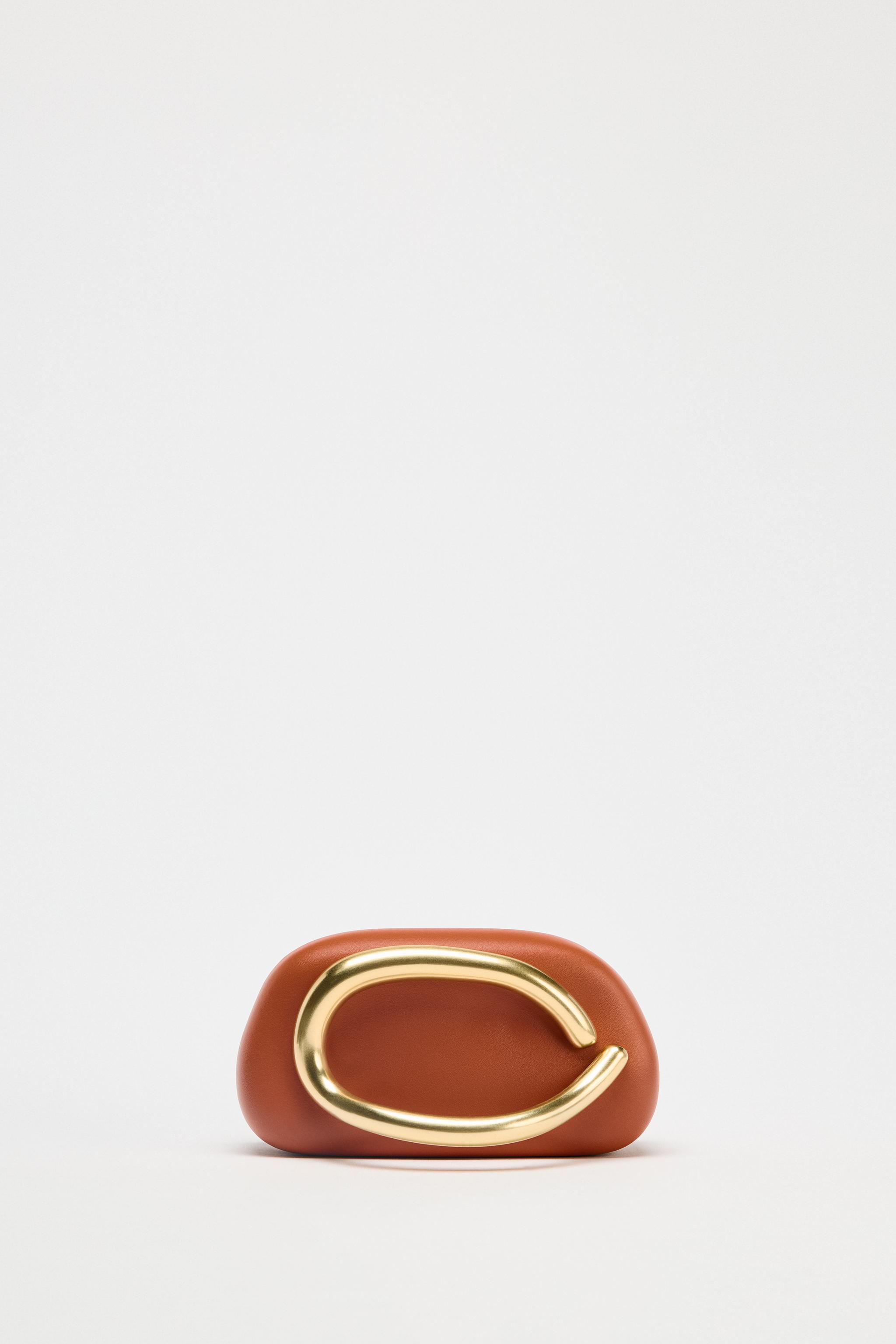 MinaudiÈre With Golden Clasp