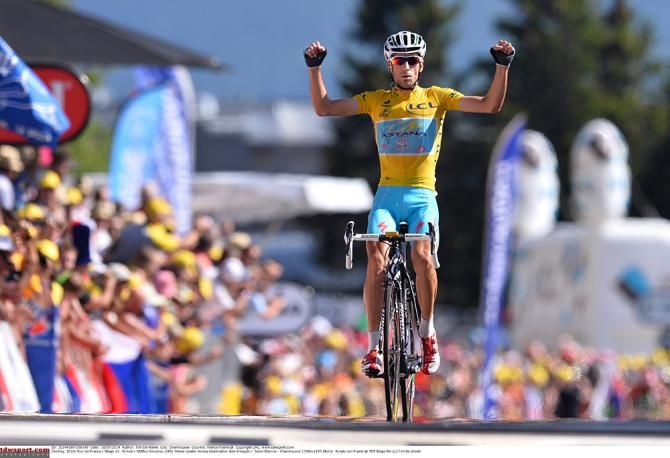 Vincenzo Nibali (Astana) wins in the maillot jaune