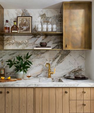Wooden kitchen with marble splashback