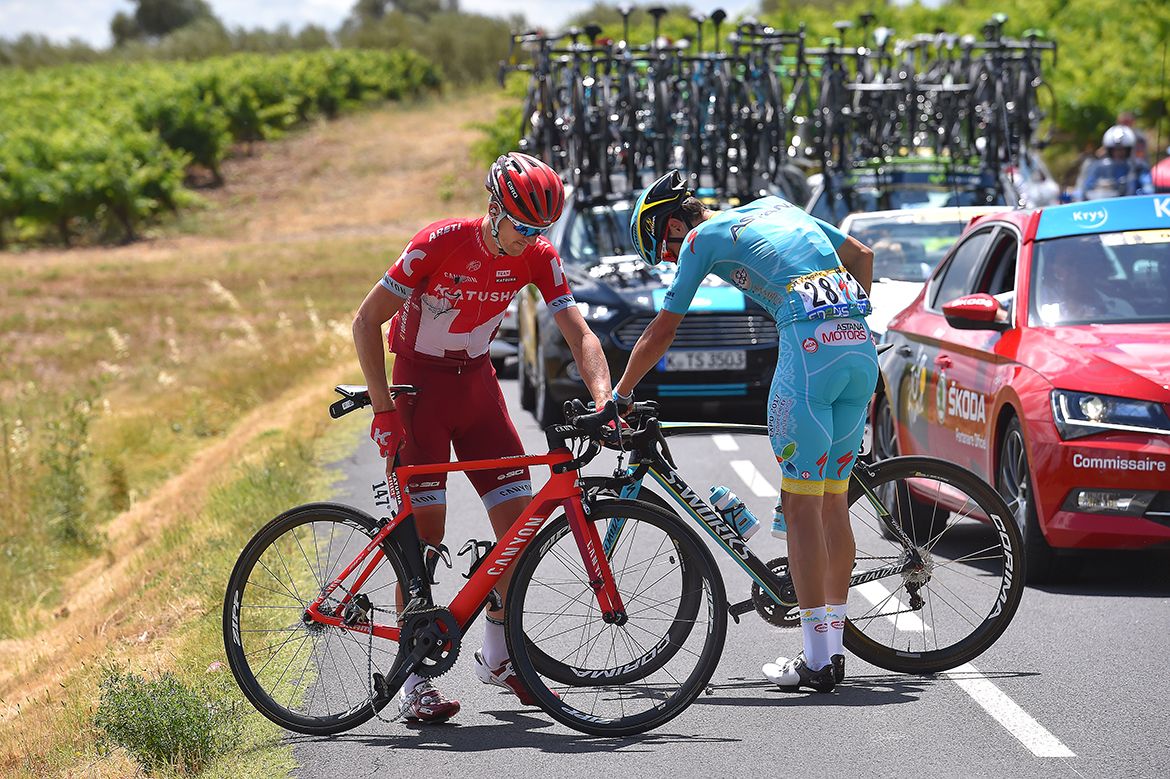 Luis Leon Sanchez and Jurgen Van den Broeck get their bikes untangled