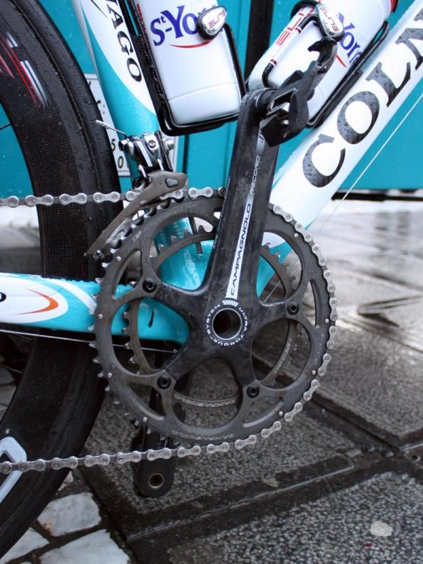 A Campagnolo Record crank is matched to a Chorus front derailleur on this Bbox Bouygues Telecom bike.