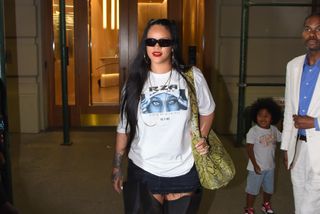 Rihanna wearing a RZA t-shirt