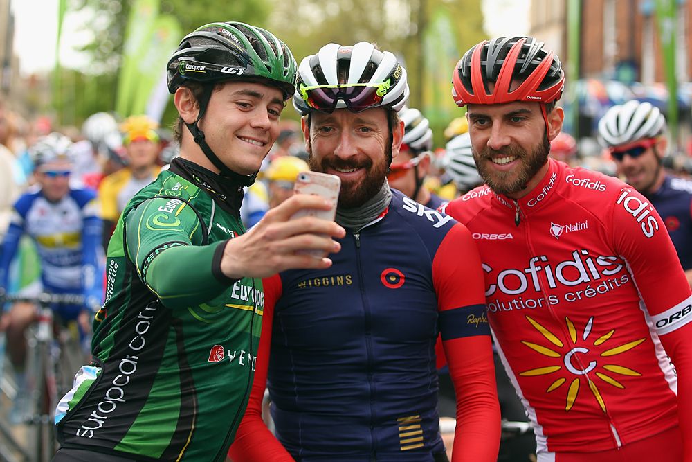 Selfies on the start line with Bradley Wiggins