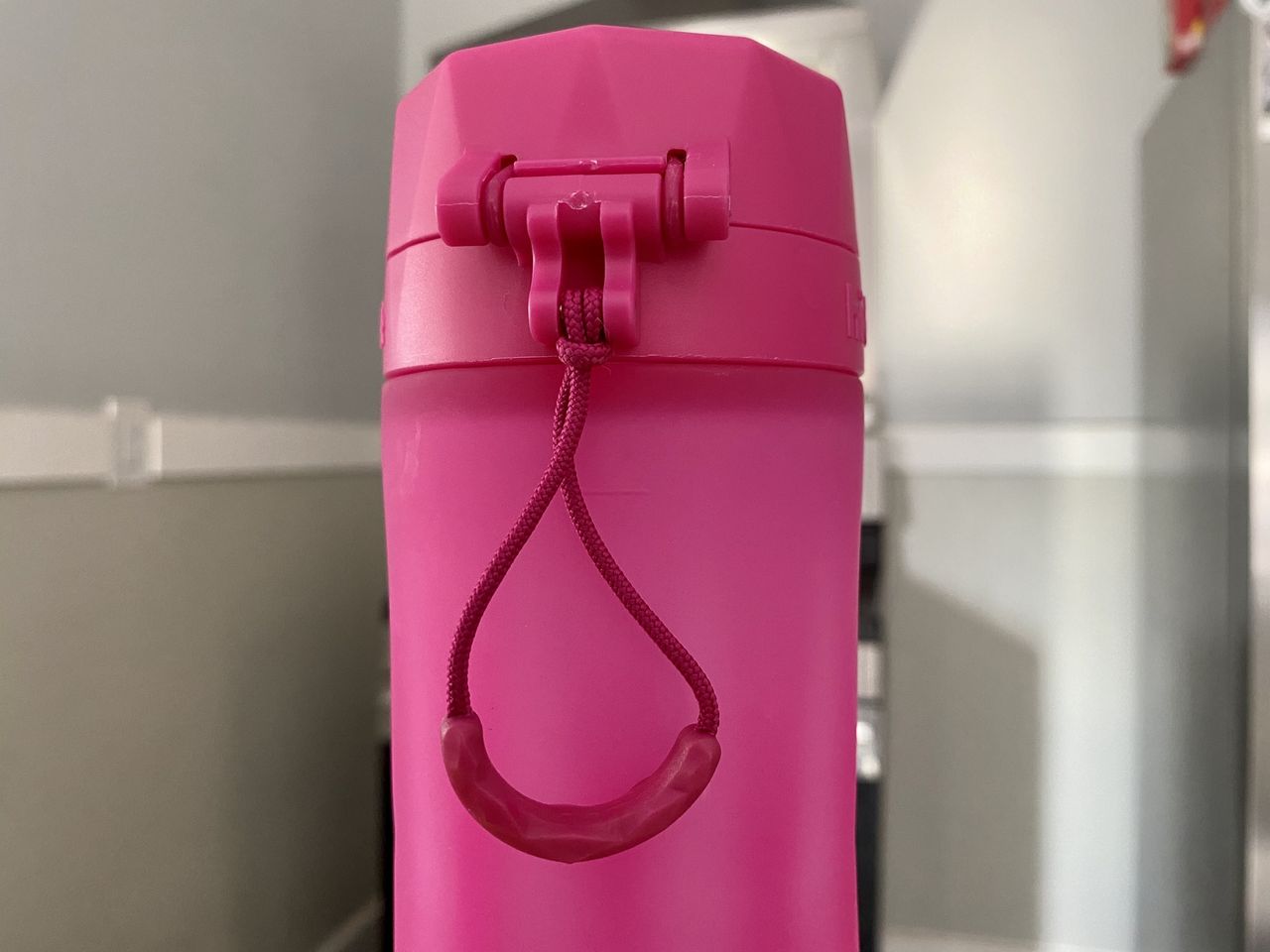 Hidratespark 3 Smart Water Bottle Finger Loop