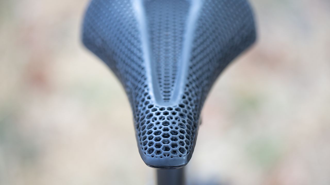 Fizik Argo R1 Adaptive front view of the nose