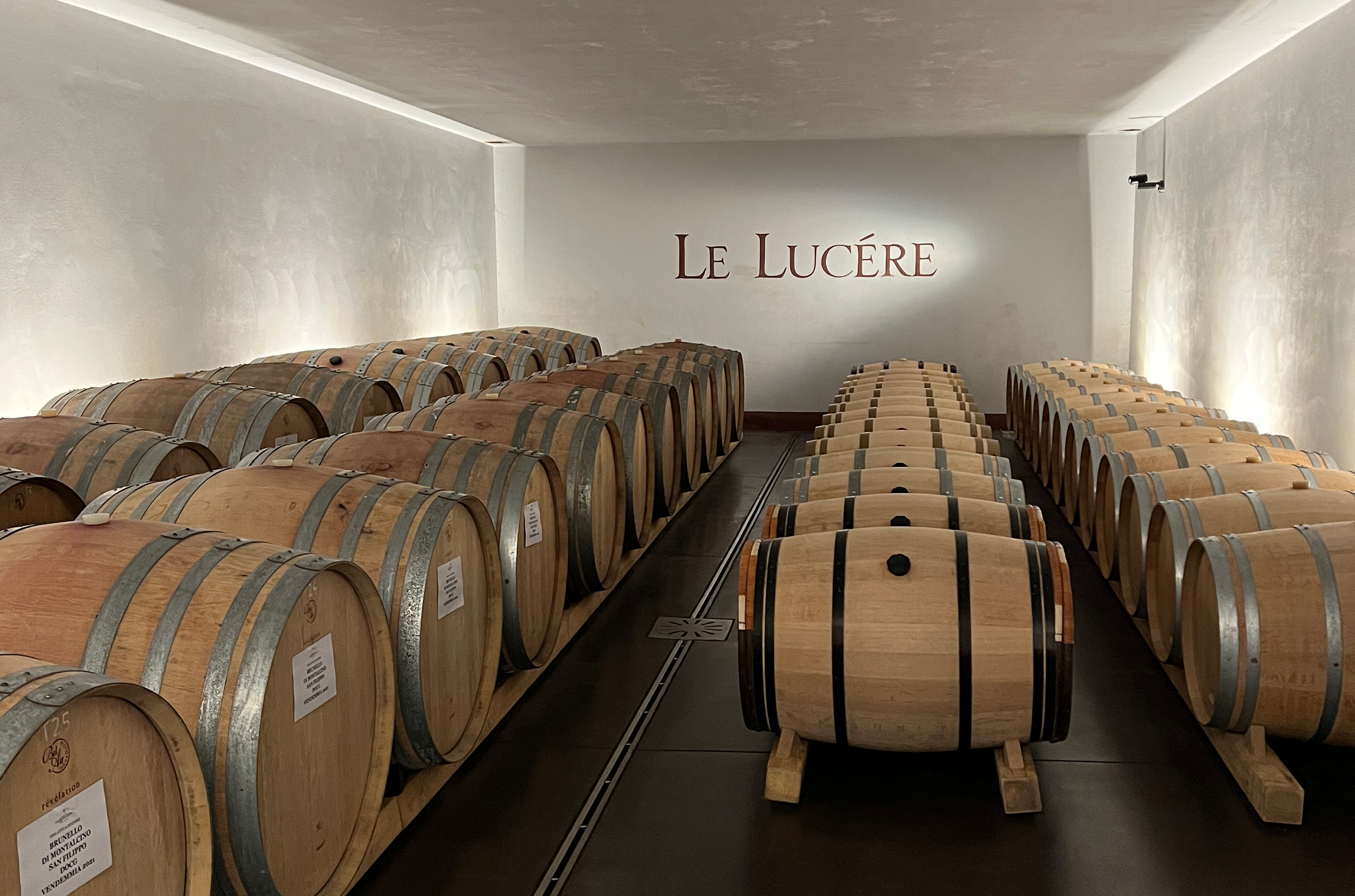 A room with barrels in, with Le Luc&amp;eacute;re on the wall