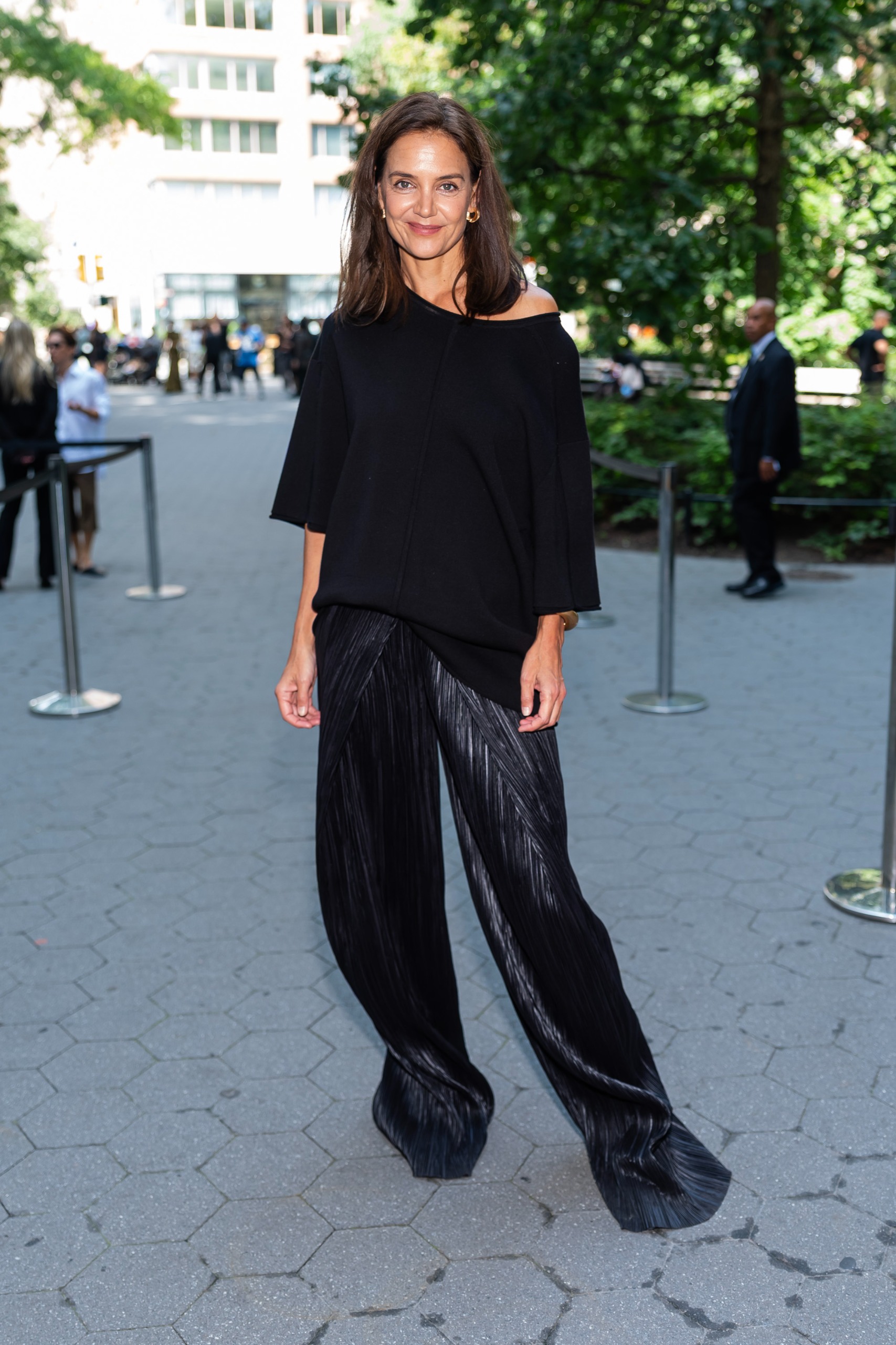 Katie Holmes brought her boyfriend and a humble black T-shirt to New York Fashion Week