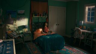 Abra in her bedroom with Ka in Doctor Sleep