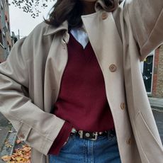 @tia_dewitt fall outfit burgundy sweater white tee and trench