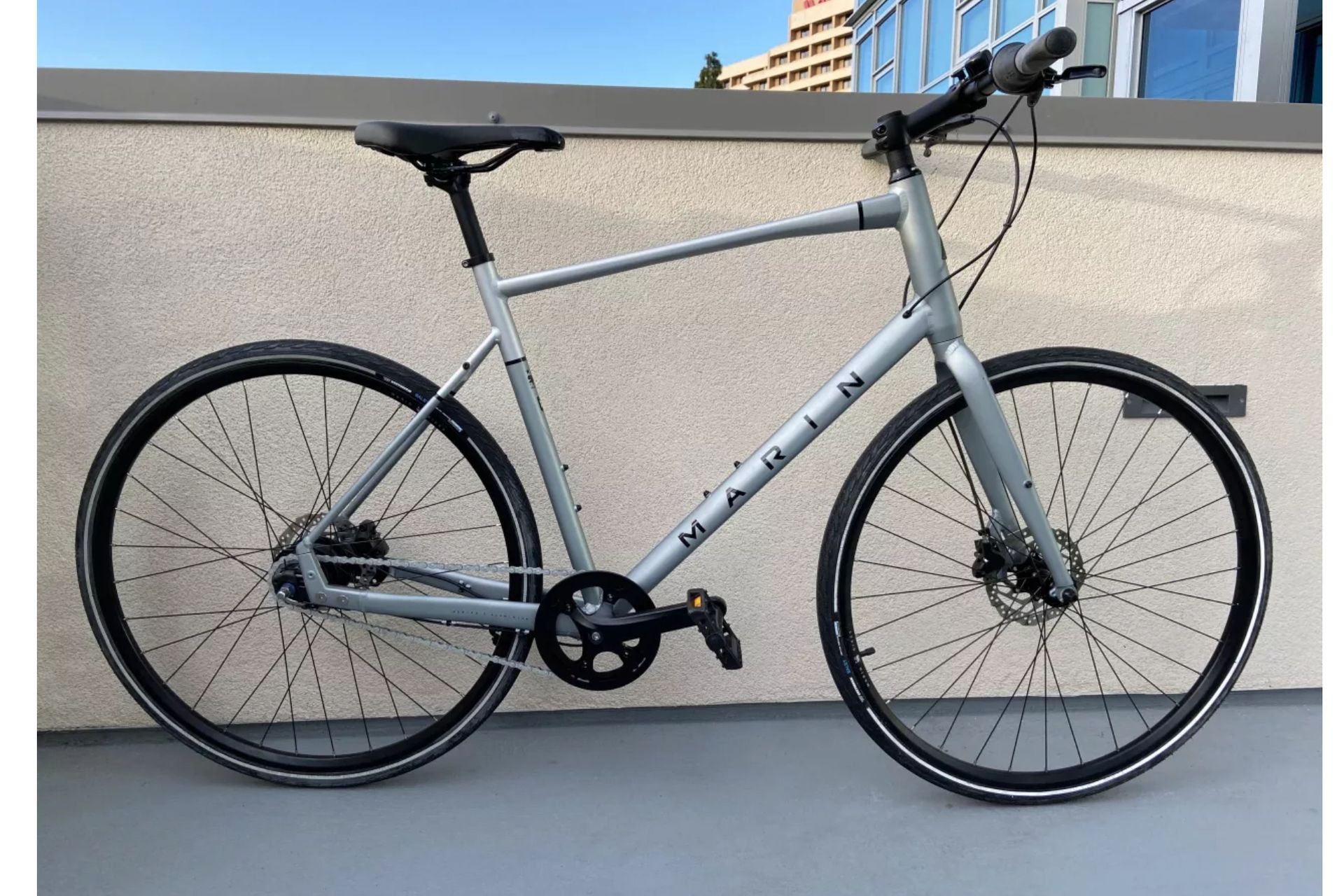 This is a side image of the Marin presidio hybrid bike