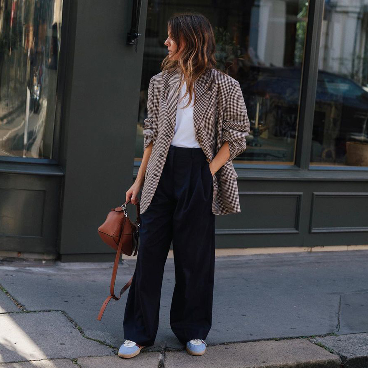 Cigarette Pants: Tapered and Wide Leg Styles