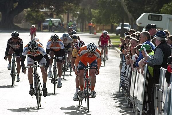 Aaron Gate (left) of Rabodirect New Zealand edges out Patrick Shaw (Genesys Wealth Advisers) to win stage four of the Tour into Nathalia.