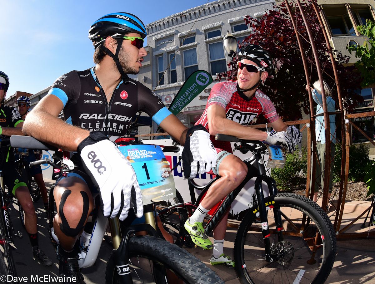 Fernando Paez (Raleigh Clement) and Ben Sonntag (Cliff Bar) chatting before the 8:30 AM start