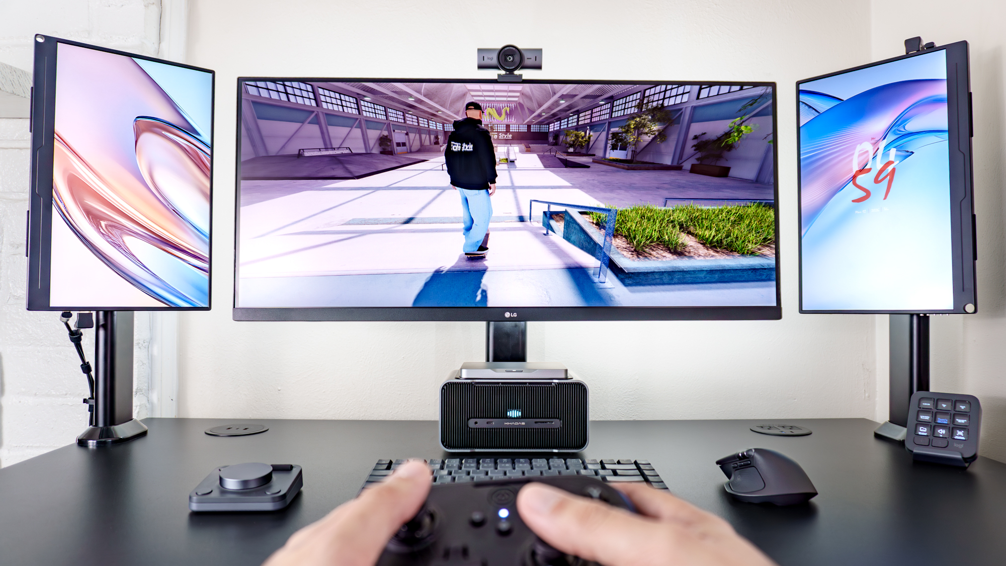 A person playing the skateboarding game Skate Style on the Mind Graphics 2 eGPU dock