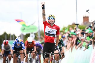 Tour of Britain Women: Lorena Wiebes claims hard-fought hat trick of victories on stage 4