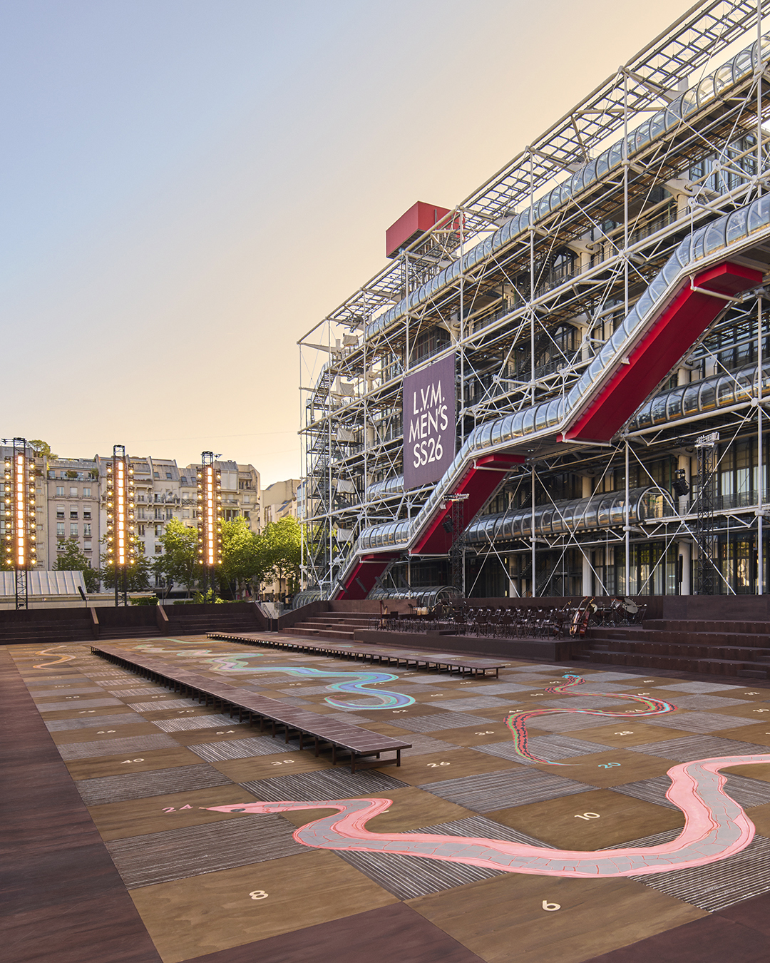 Louis Vuitton S/S 2026 menswear show set