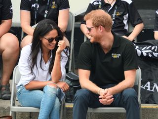 Meghan Markle and Prince Harry attend the Wheelchair Tennis on day 3 of the Invictus Games Toronto 2017 at Nathan Philips Square on September 25, 2017 in Toronto, Canada. The Games use the power of sport to inspire recovery, support rehabilitation and generate a wider understanding and respect for the Armed Forces