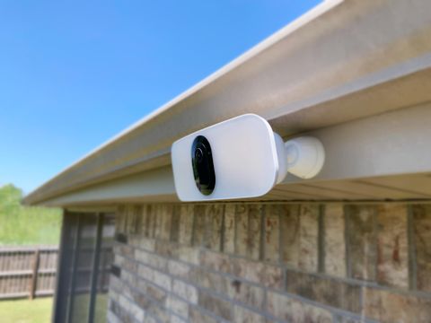 Arlo Pro 3 Floodlight Camera Review Mount Side