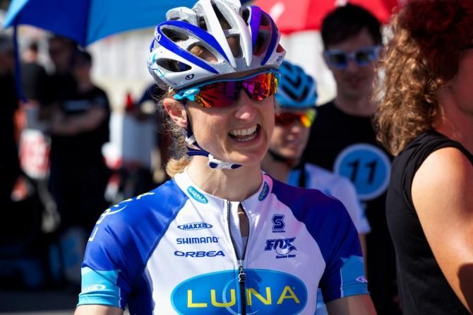 Pro women were hamming it up before the race, here Catherine Pendrel (Luna Chix) responds to a fan's joke.