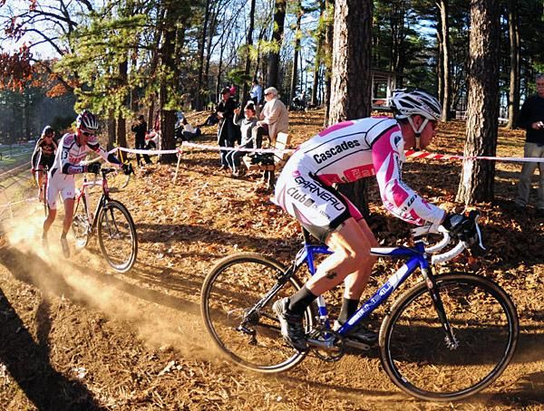 Derek St. John (Garneau Club Chaussure Ogilvy) losing ground to Weighall.