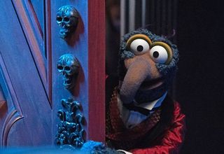 Will Gonzo survive a night in the 'Muppets Haunted Mansion'?