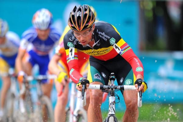 Belgian champion Sven Nys (Landbouwkrediet) en route to his second win of the season.