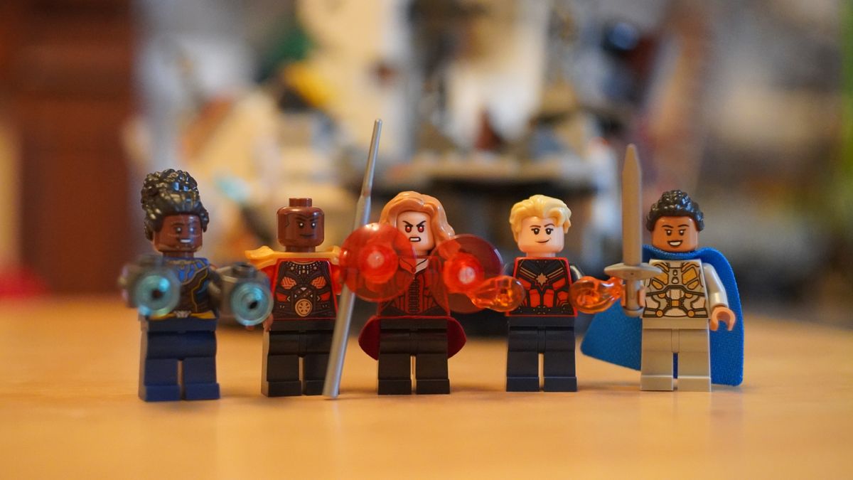 Lego Marvel Endgame Final Battle on a white background