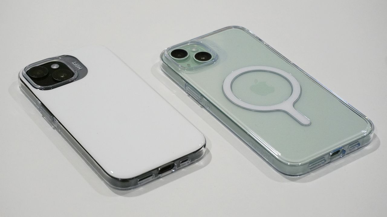 Moft iPhone 15 cases Pristine White and clear angled
