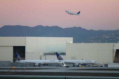 FAA, NTSB probe close call between 2 planes over Hawaii