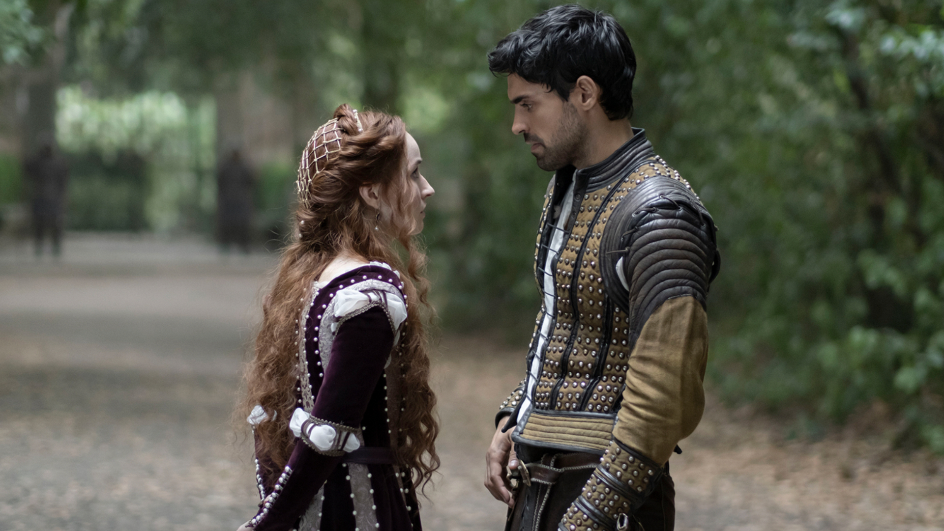 Kaitlyn Dever and Sean Teale in Rosaline