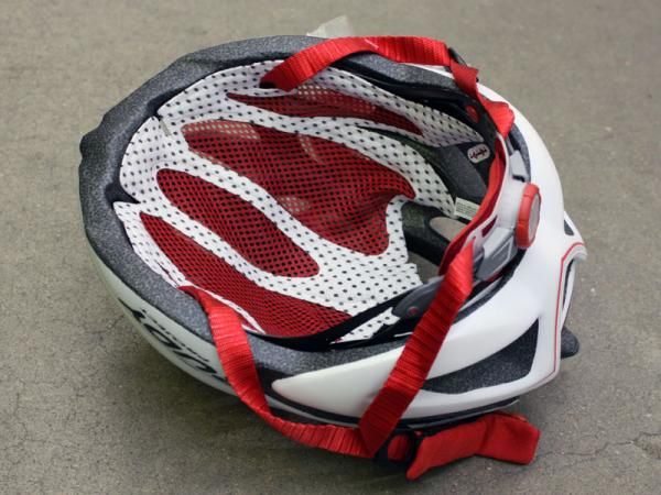The mesh liner keeps bugs out and yet is surprisingly light.