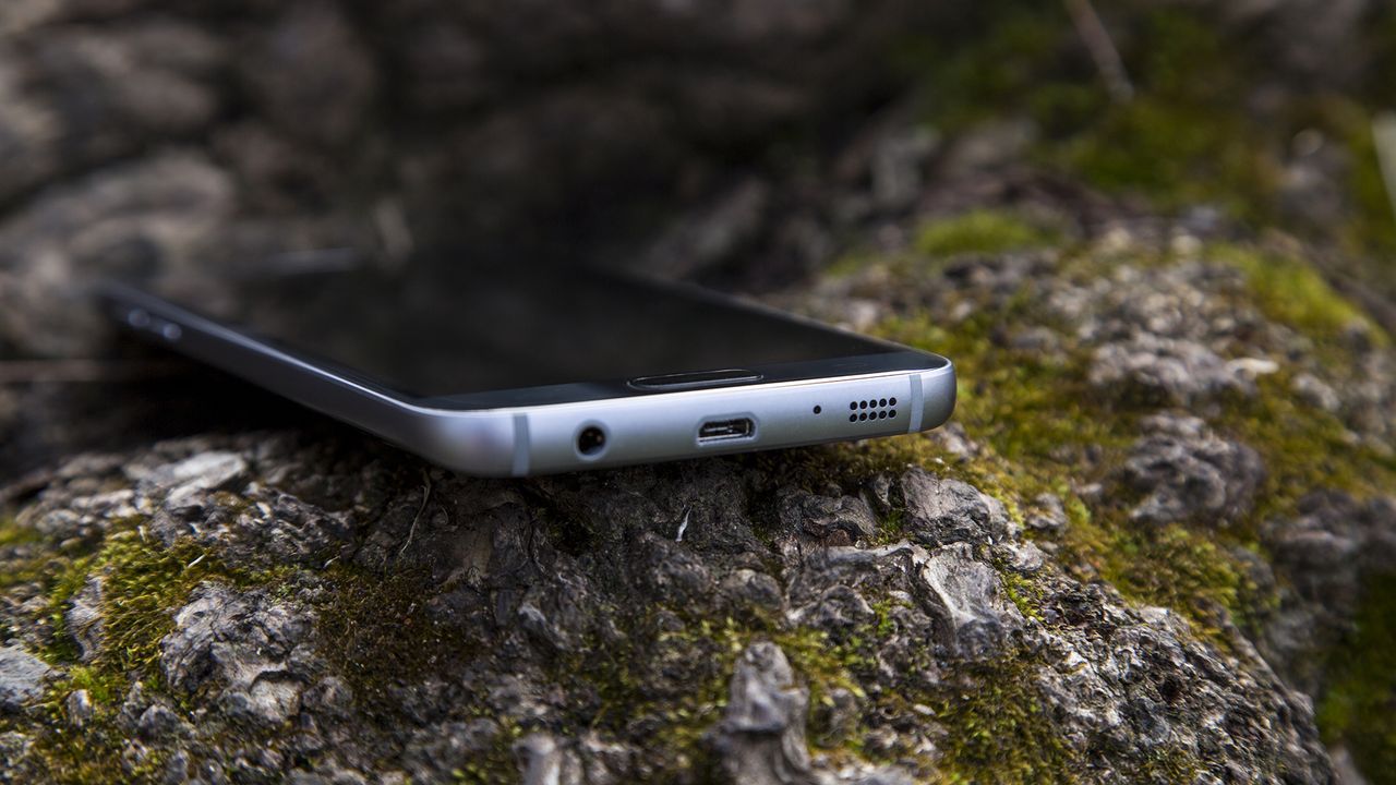 Samsung Galaxy S7 MicroUSB charging port