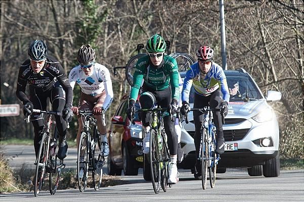 The day's second escape would see two riders remain away through to the finish.