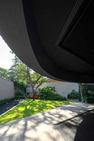 courtyard and garden at Elemental House for SorteoTEC
